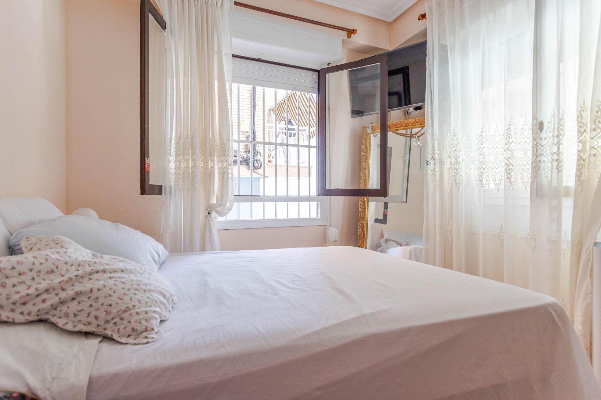 Amplio apartamento a solo 30 metros de la Playa de Los Náufr - foto 12