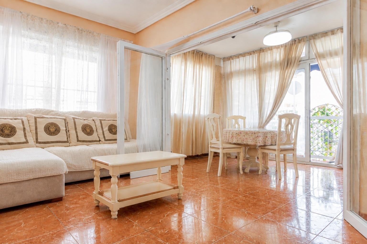 Amplio apartamento a solo 30 metros de la Playa de Los Náufr - foto 5