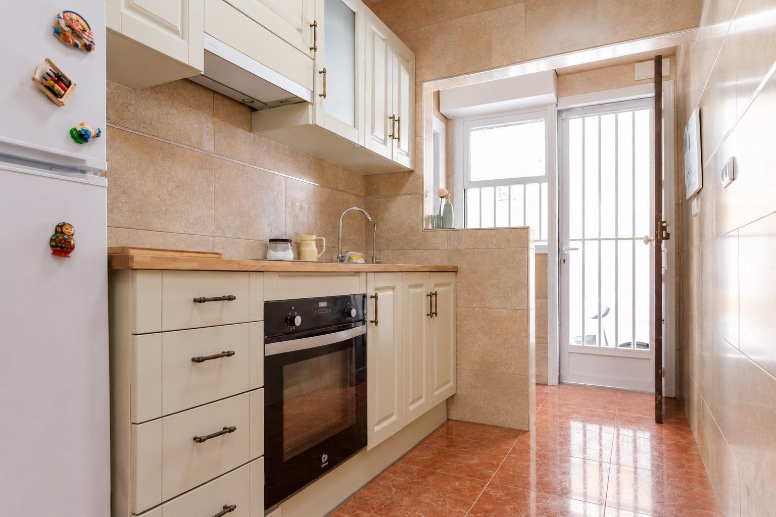 Amplio apartamento a solo 30 metros de la Playa de Los Náufr - foto 9