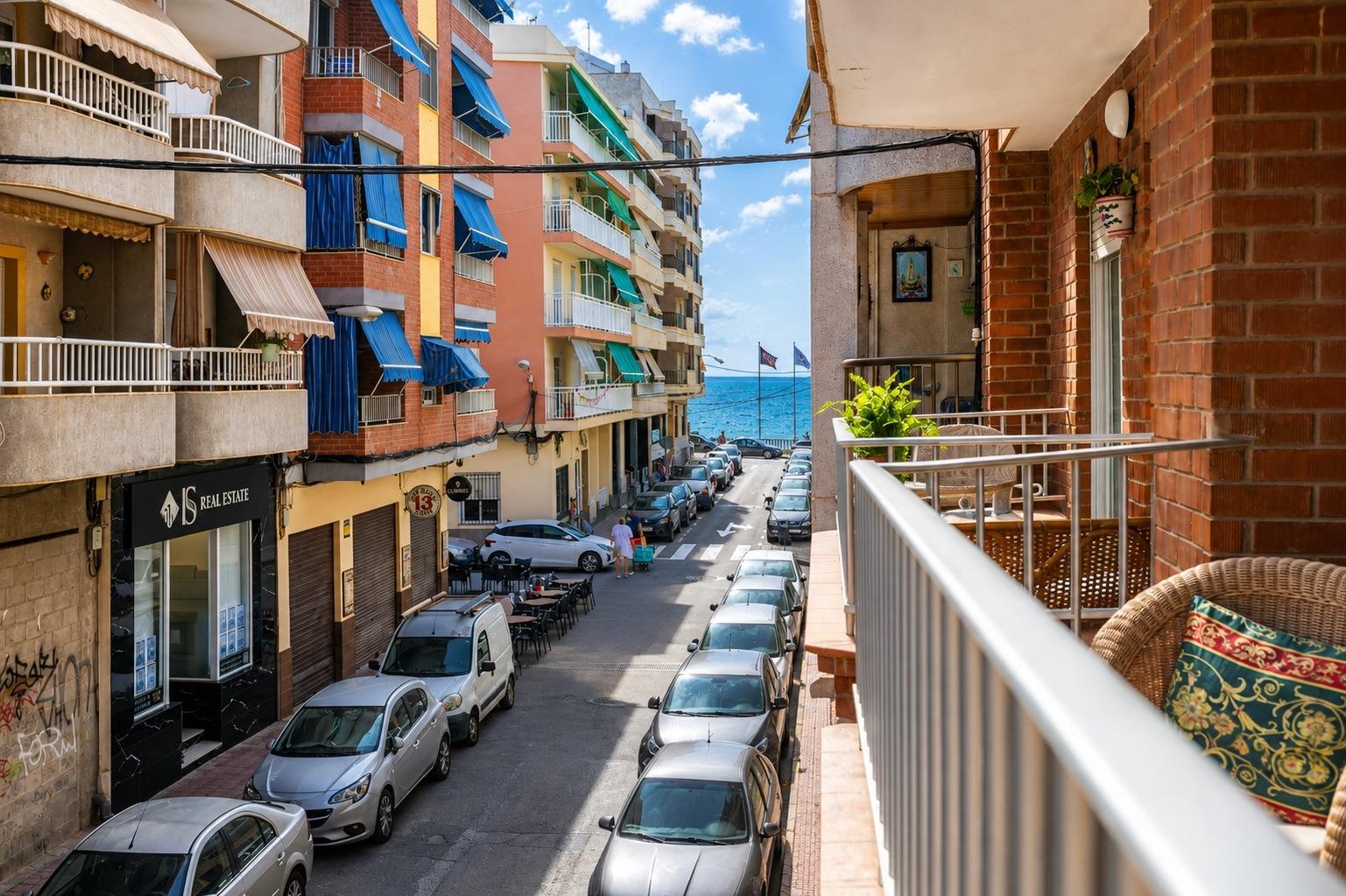 Apartamento en esquina a 100 metros de Playa de Los Locos co