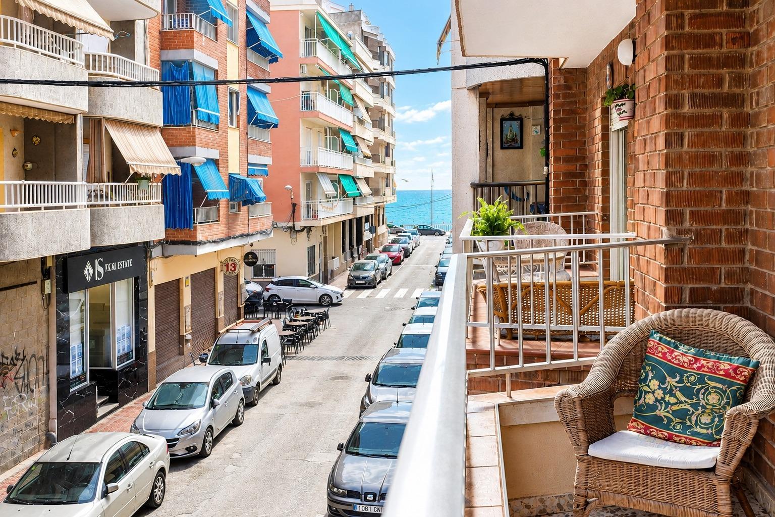 Apartamento en esquina a 100 metros de Playa de Los Locos co - foto 2