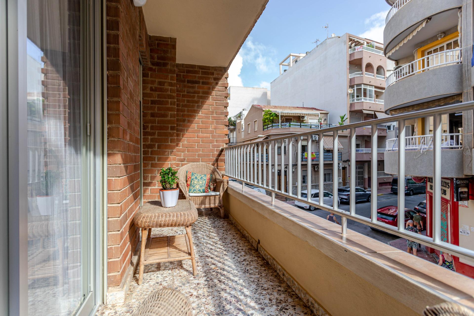 Apartamento en esquina a 100 metros de Playa de Los Locos co - foto 3