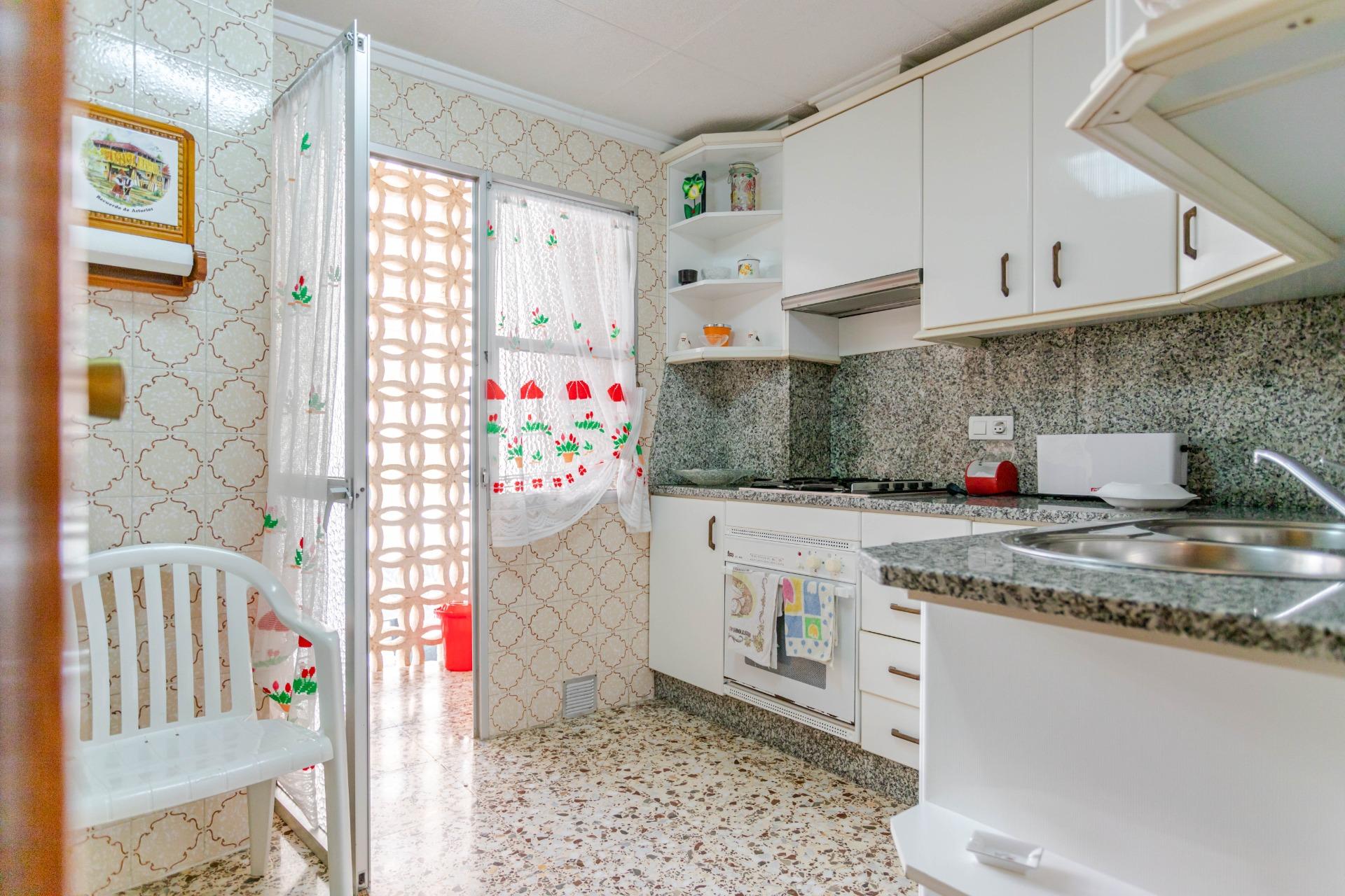 Apartamento en esquina a 100 metros de Playa de Los Locos co - foto 9