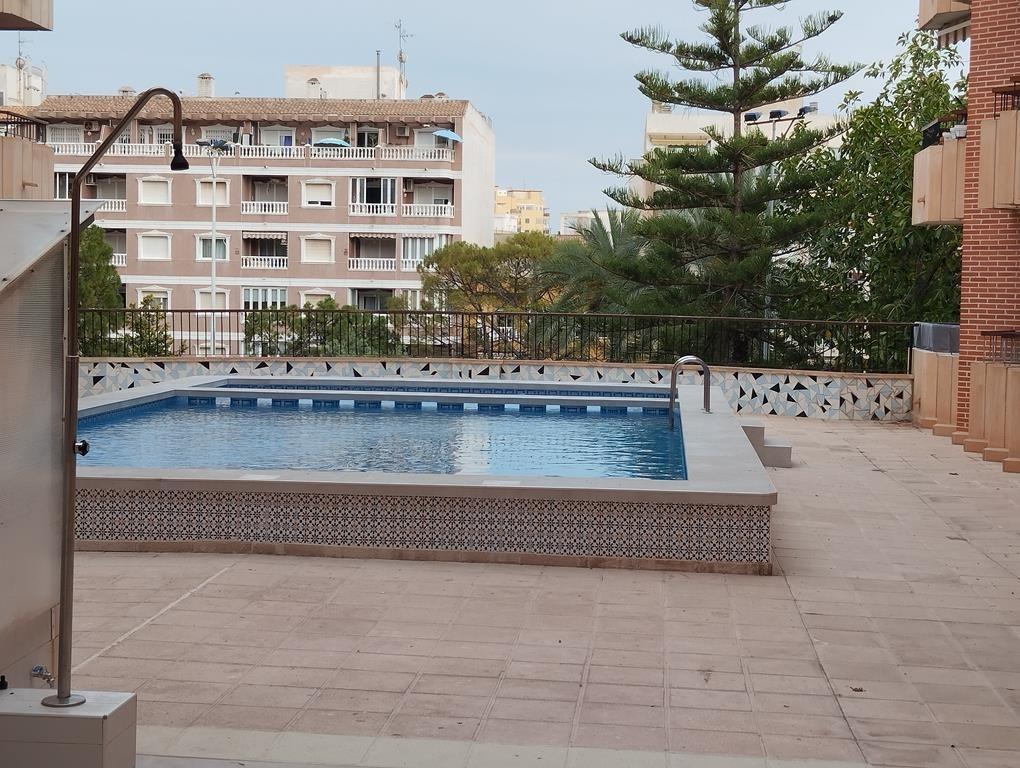 Amplio piso con garaje para dos coches a 250 metros de Playa