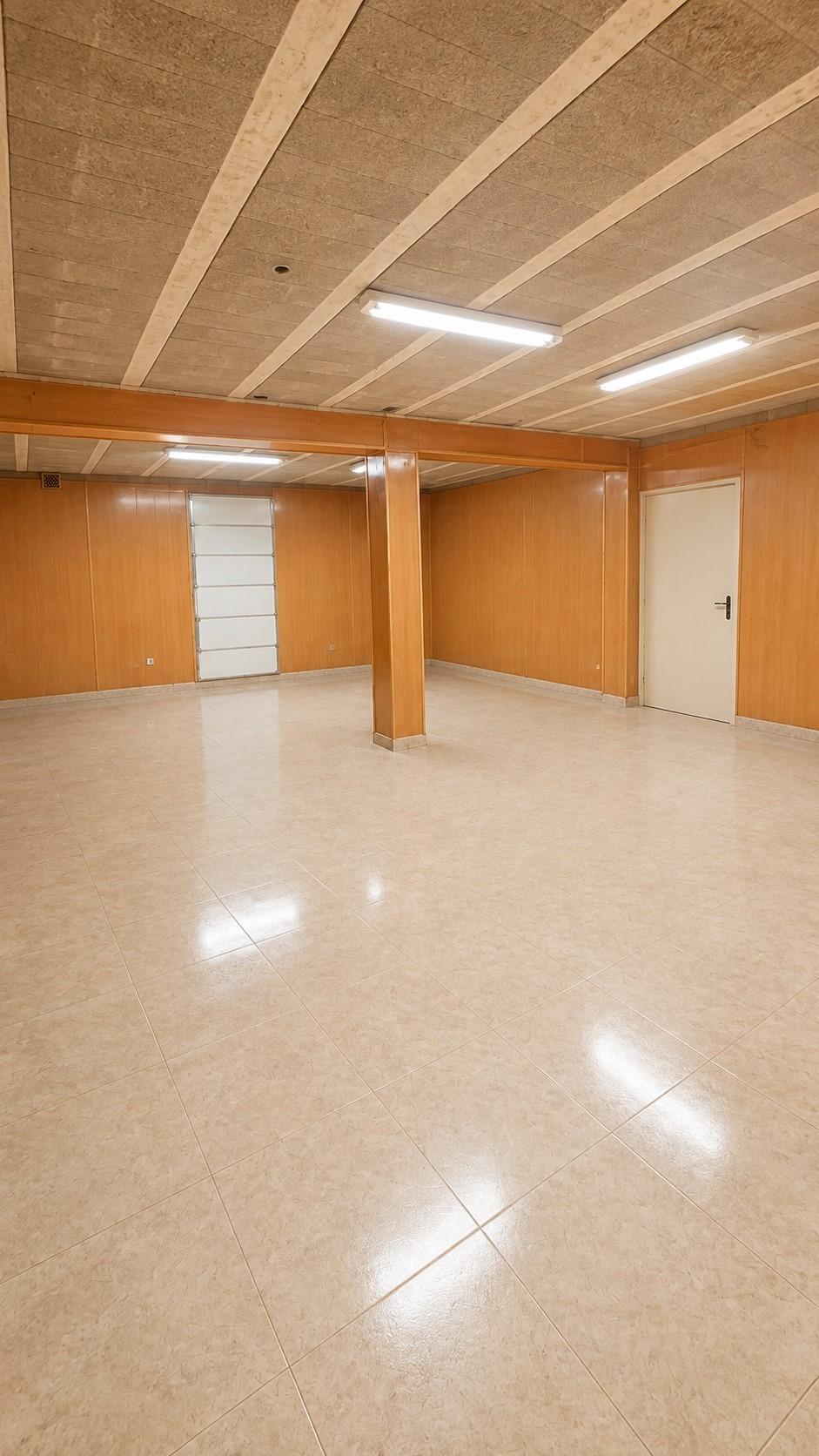 Casa de dos plantas para reformar junto al mar en El Molinar–Portixol