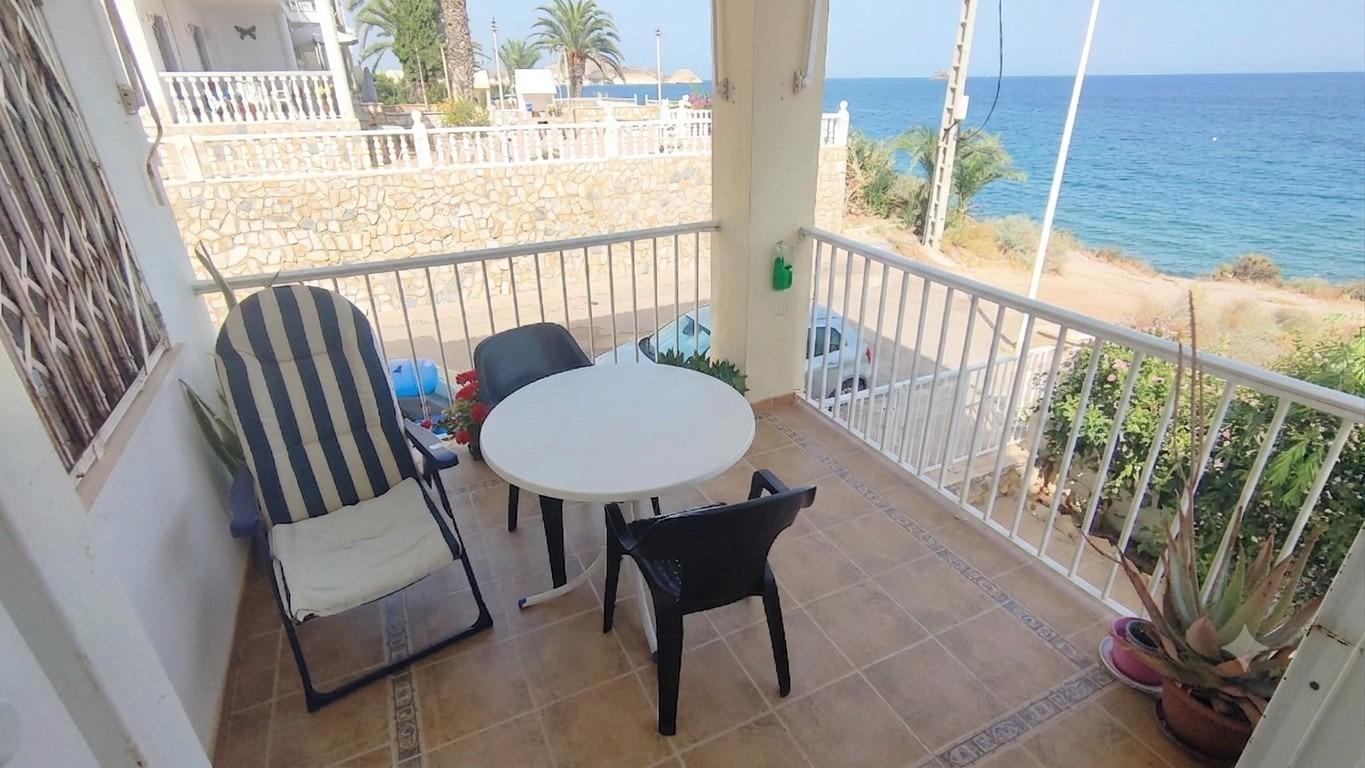 APARTAMENTO EN PRIMERA LÍNEA DE MAR CON 3 DORMITORIOS Y ESPE - foto 2