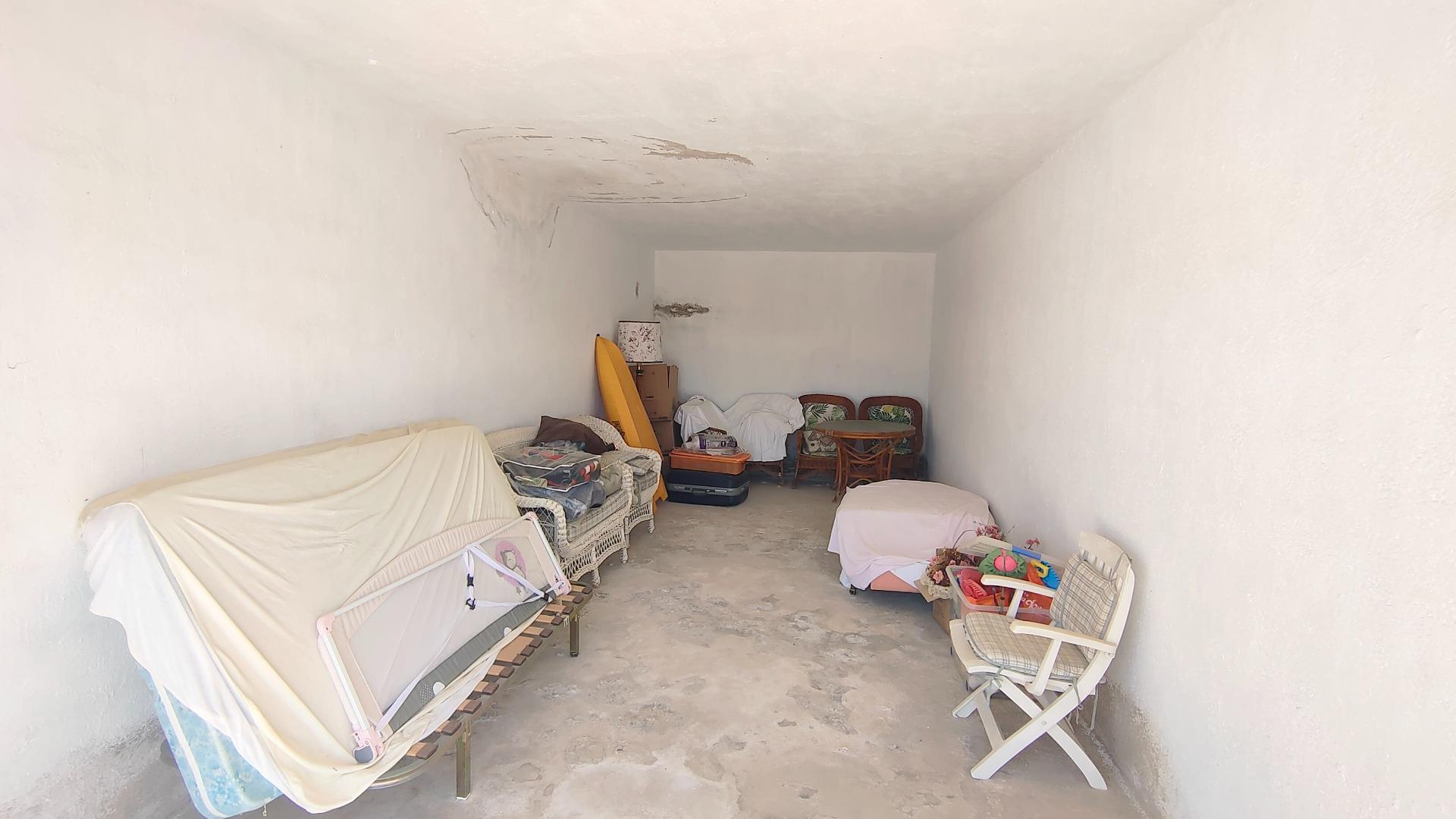 GARAJE CERRADO DE APROX. 30 m2 EN VENTA EN LA ZONA CALYPSO – SAN JUAN DE LOS TERREROS