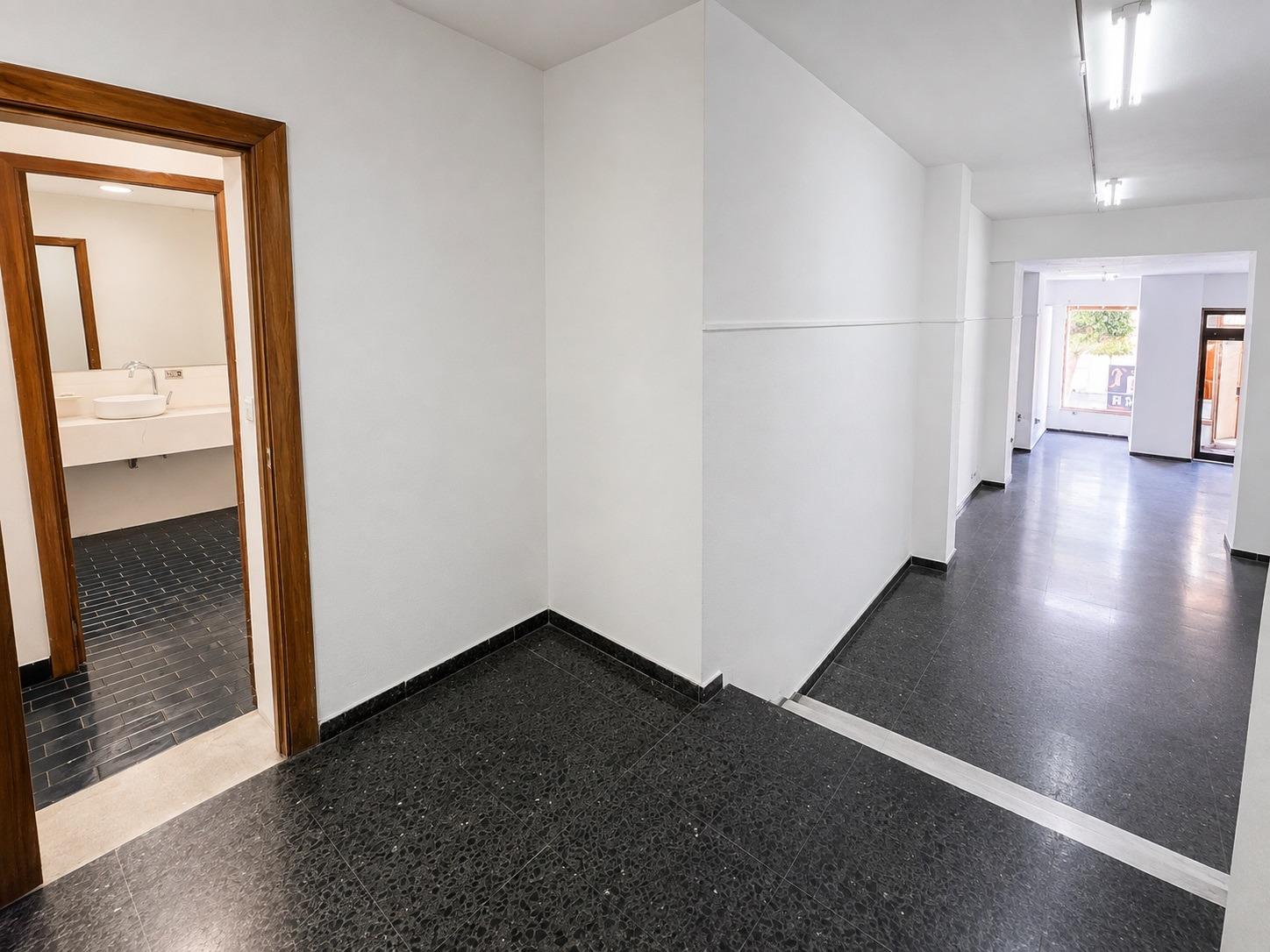 Local comercial de 127 m2 en alquiler entre el Ayuntamiento  - foto 12