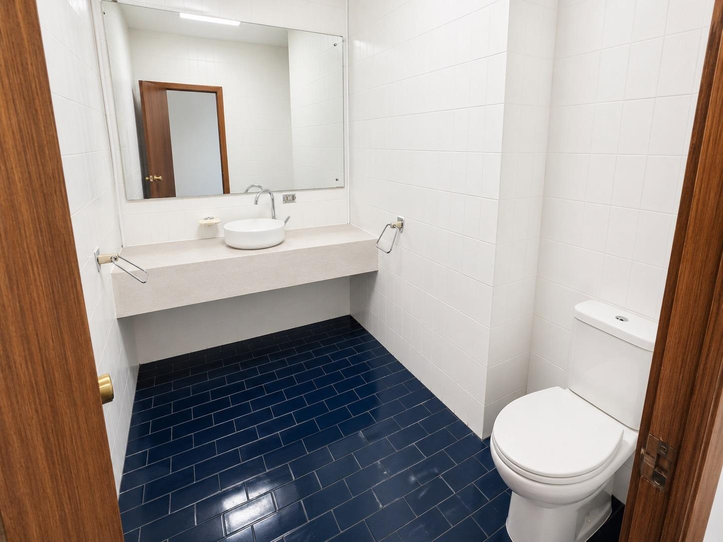Local comercial de 127 m2 en alquiler entre el Ayuntamiento  - foto 13