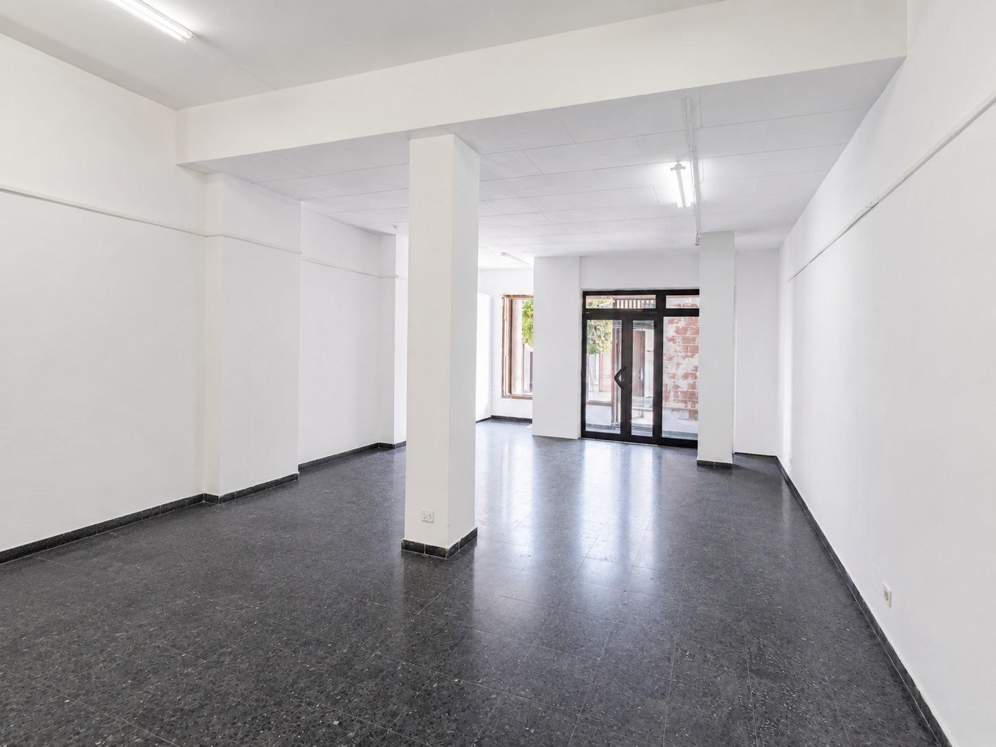 Local comercial de 127 m2 en alquiler entre el Ayuntamiento  - foto 4