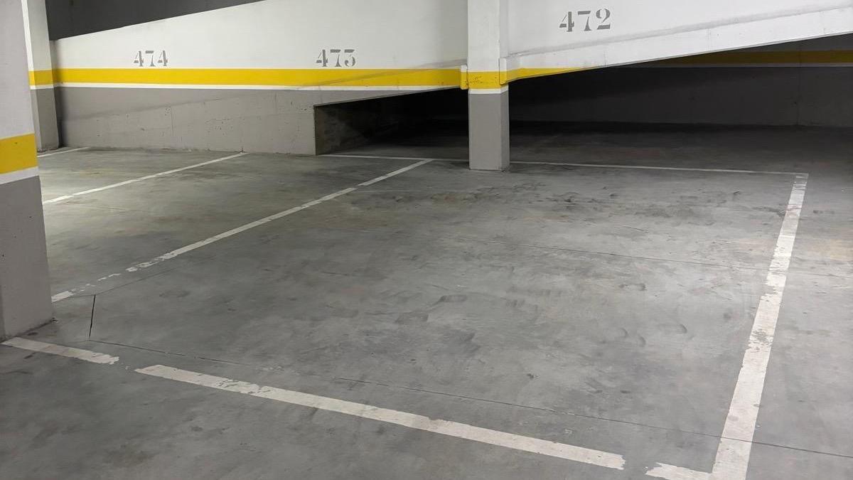 Plaza de garaje con capacidad para dos vehículos.