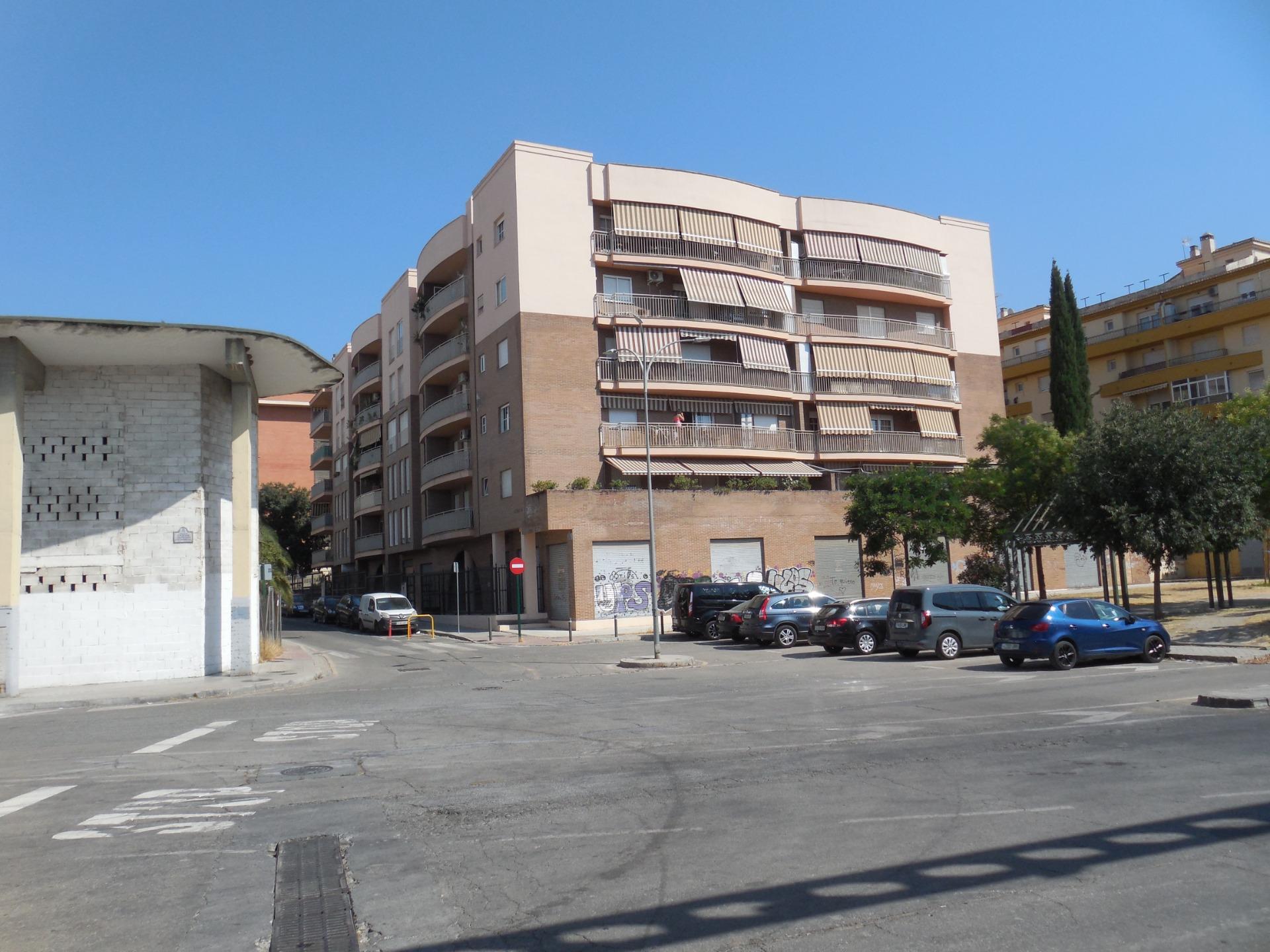 Garaje doble cerrado junto Carrefour y Campus de la Salud