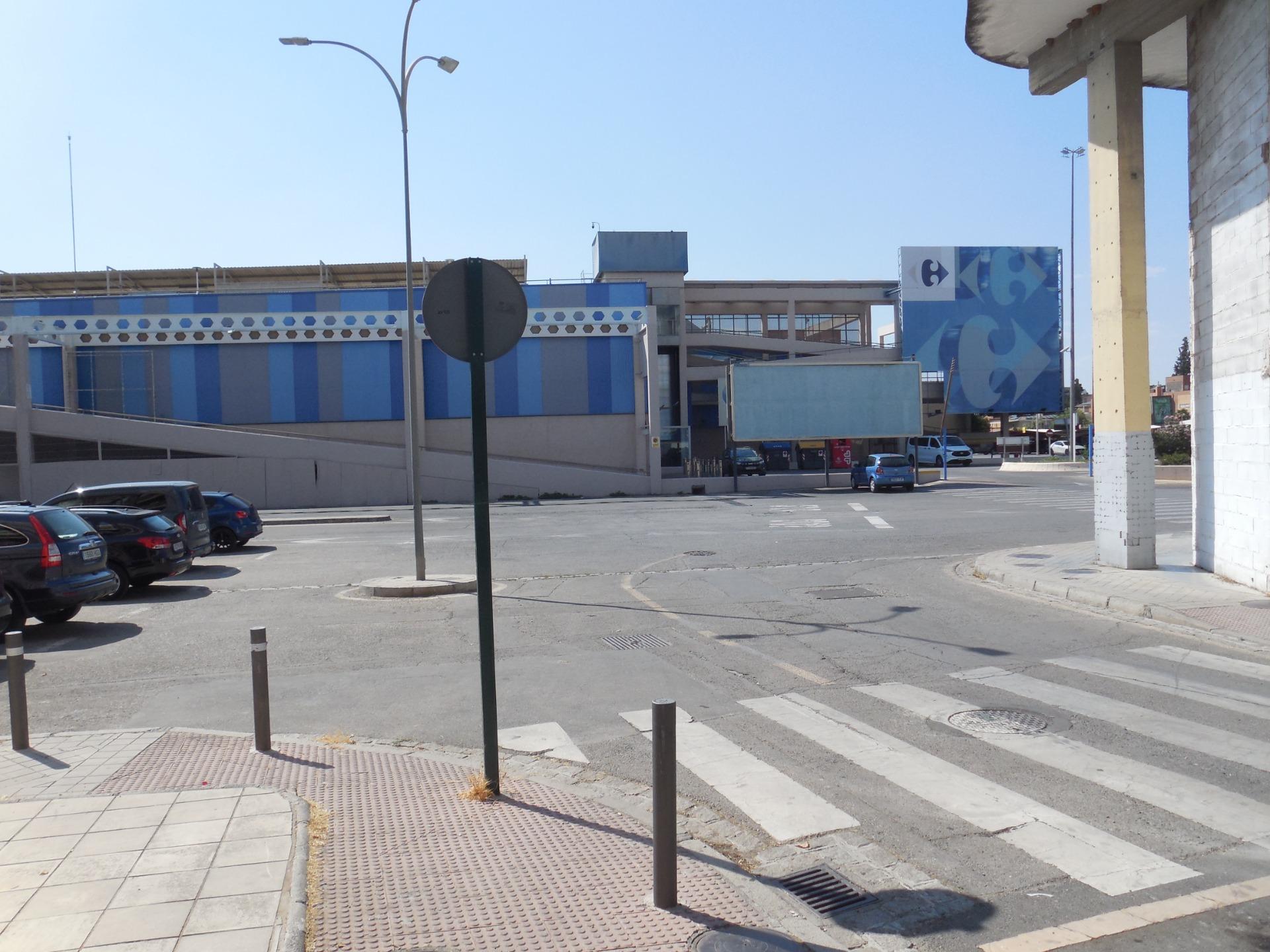 Garaje doble cerrado junto Carrefour y Campus de la Salud - foto 11