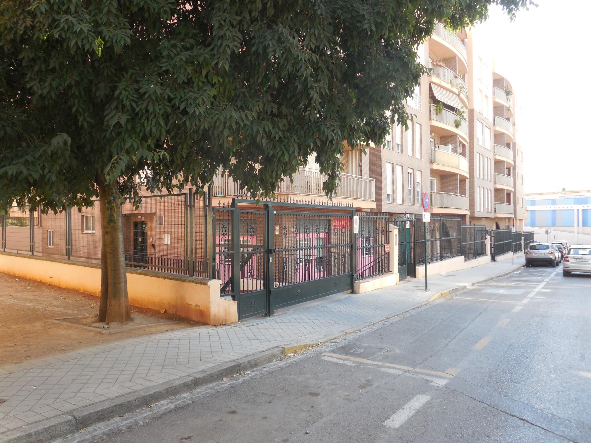 Garaje doble cerrado junto Carrefour y Campus de la Salud - foto 13