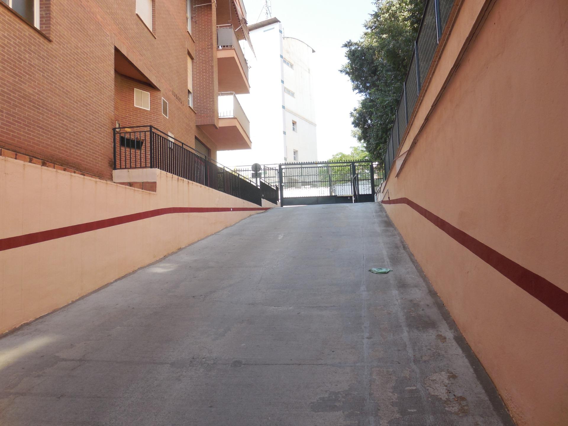 Garaje doble cerrado junto Carrefour y Campus de la Salud - foto 8