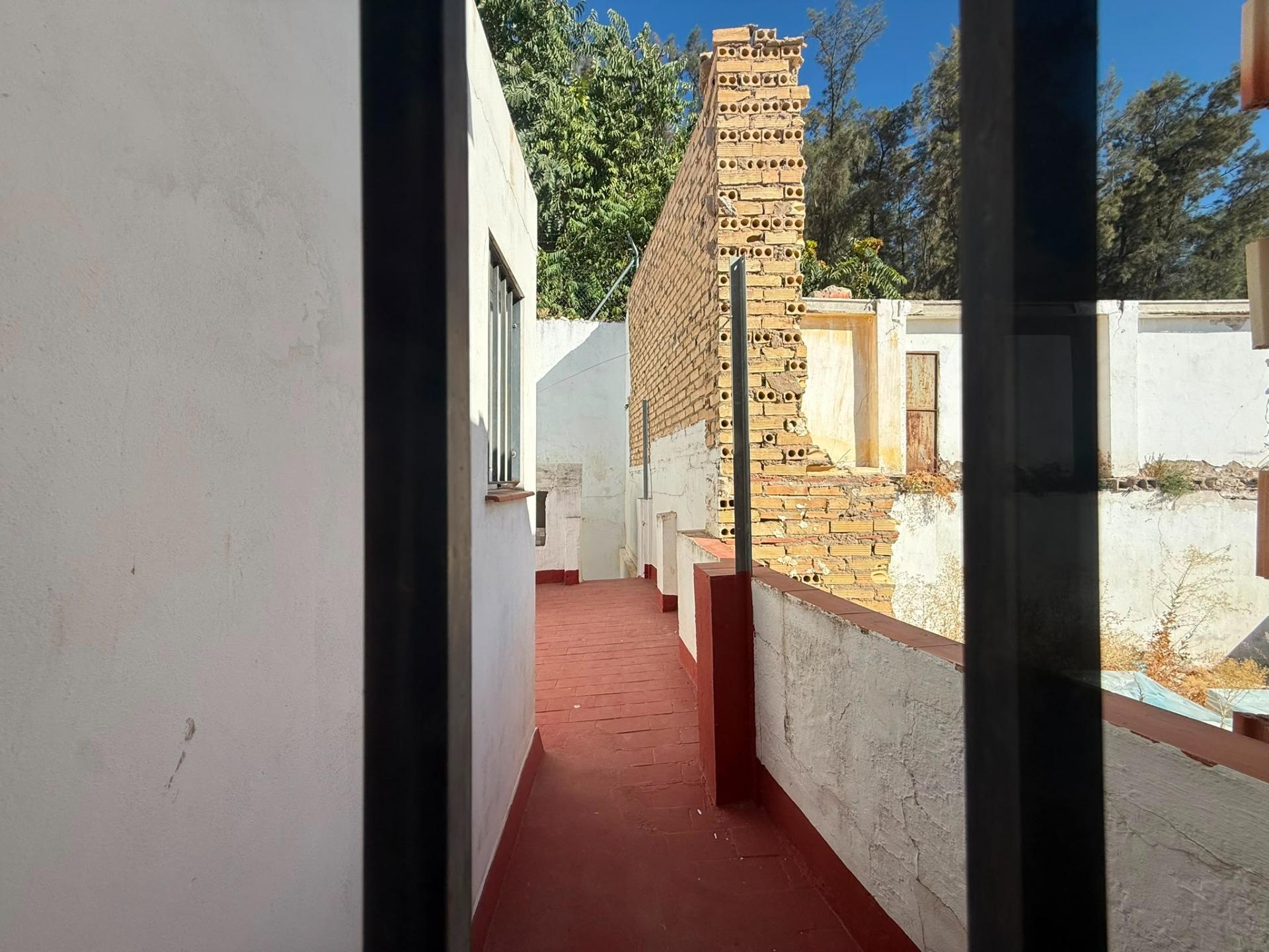Casa en el Centro: Espacio y Comodidad en Dos Plantas - foto 12