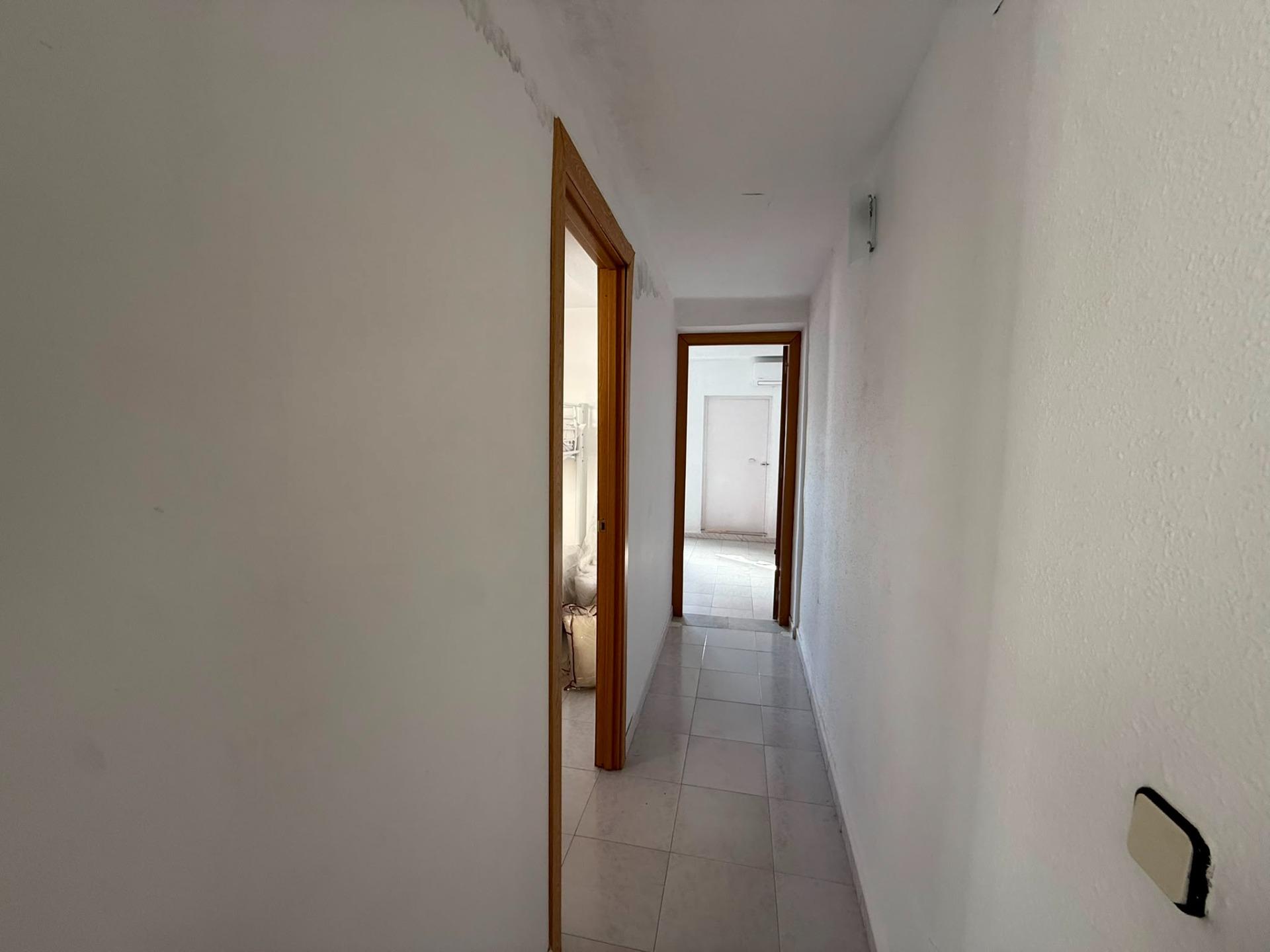 Casa en el Centro: Espacio y Comodidad en Dos Plantas - foto 13