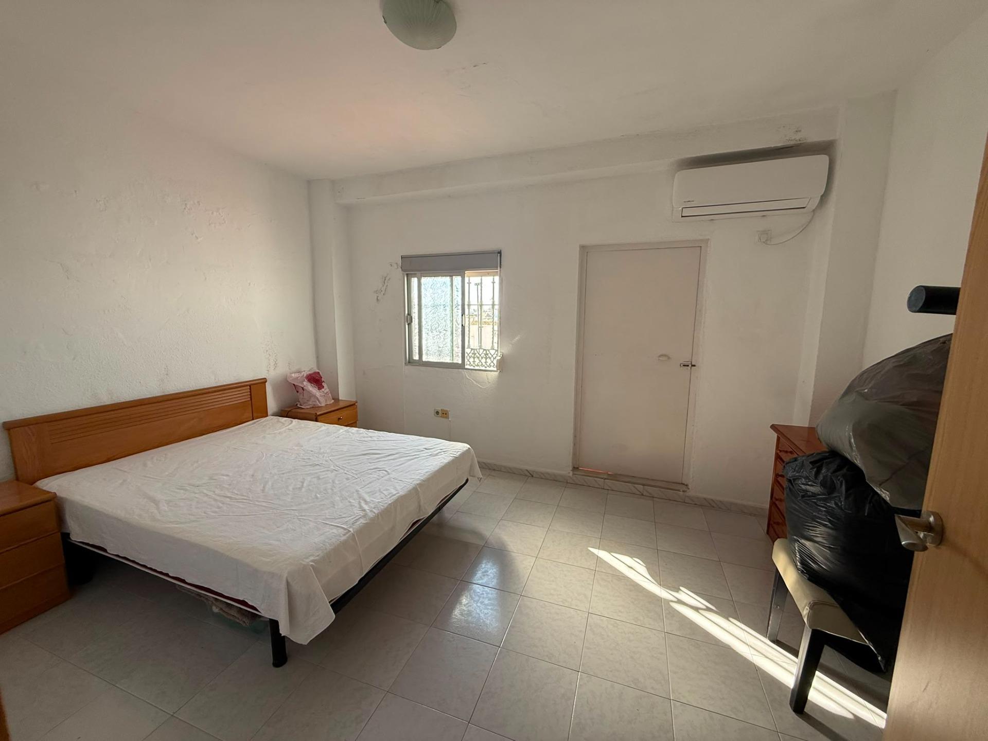 Casa en el Centro: Espacio y Comodidad en Dos Plantas - foto 14