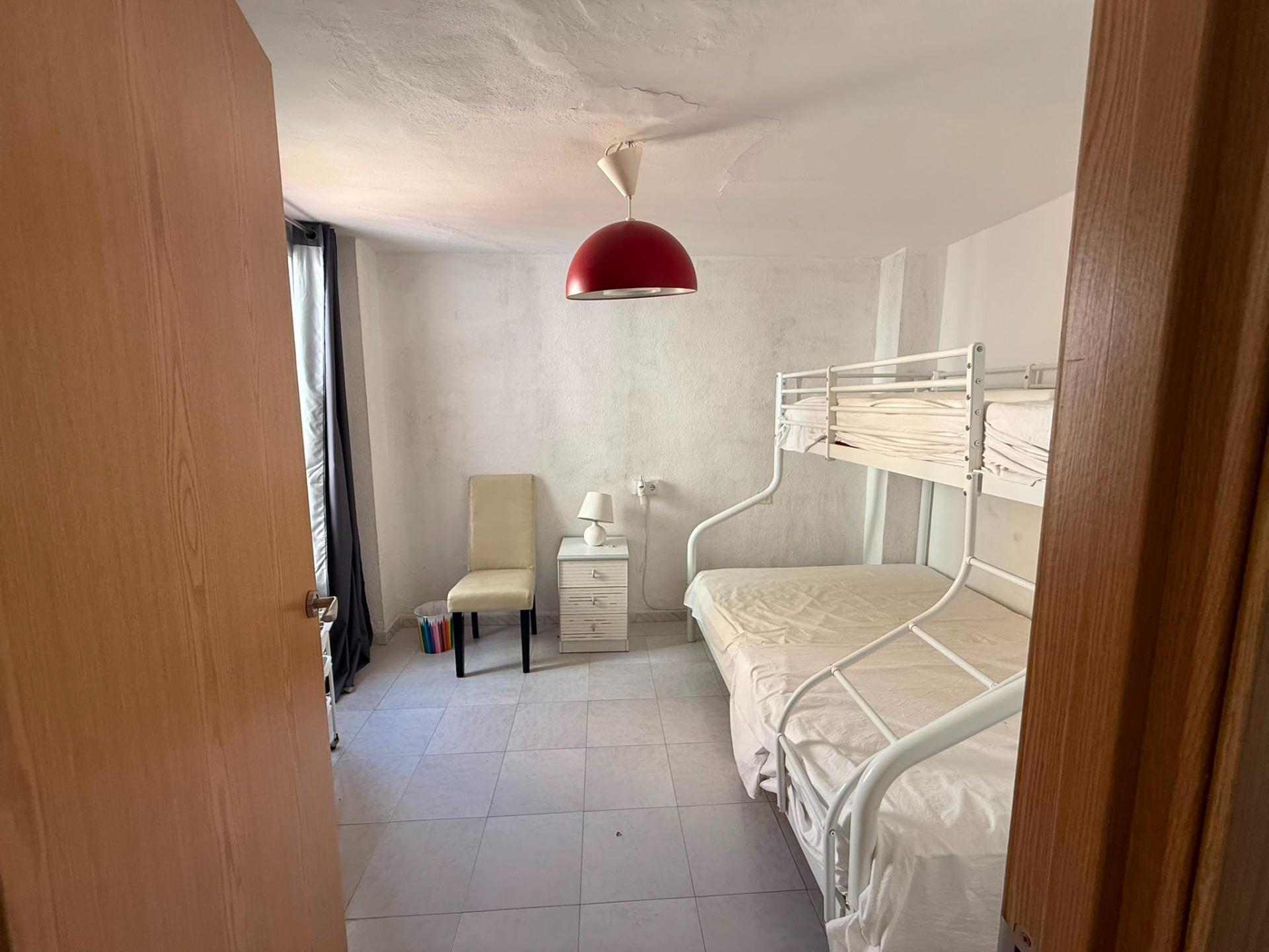 Casa en el Centro: Espacio y Comodidad en Dos Plantas - foto 18