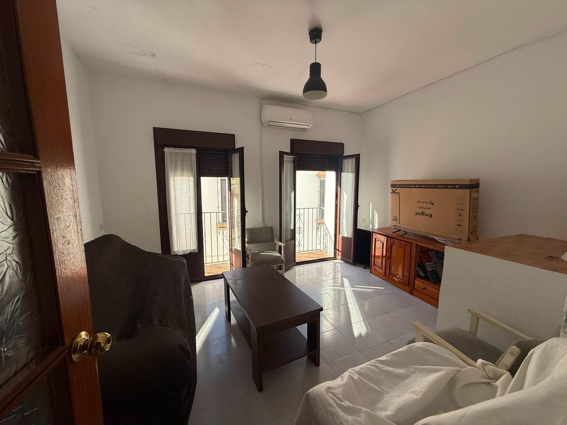 Casa en el Centro: Espacio y Comodidad en Dos Plantas - foto 4