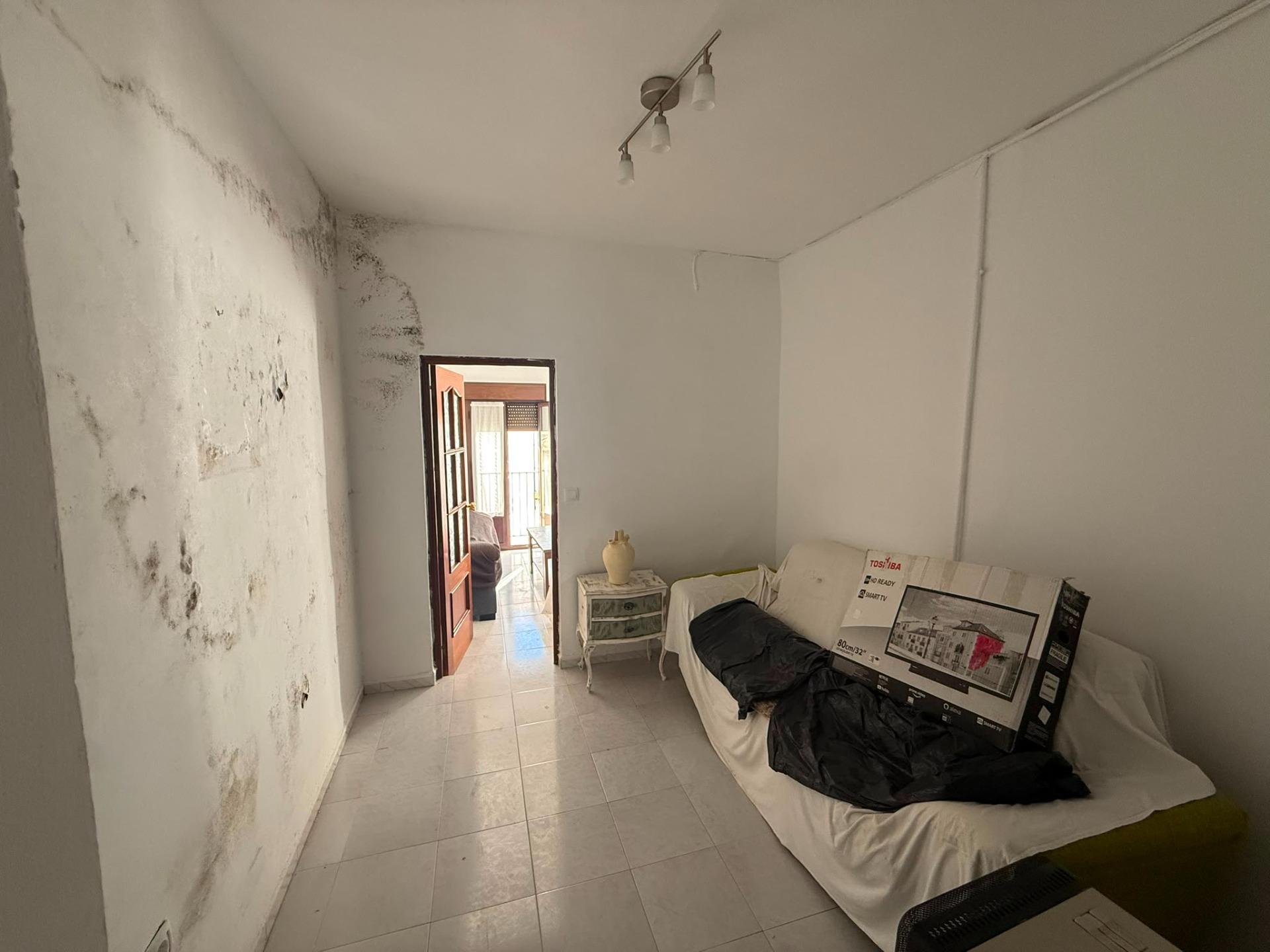 Casa en el Centro: Espacio y Comodidad en Dos Plantas - foto 7