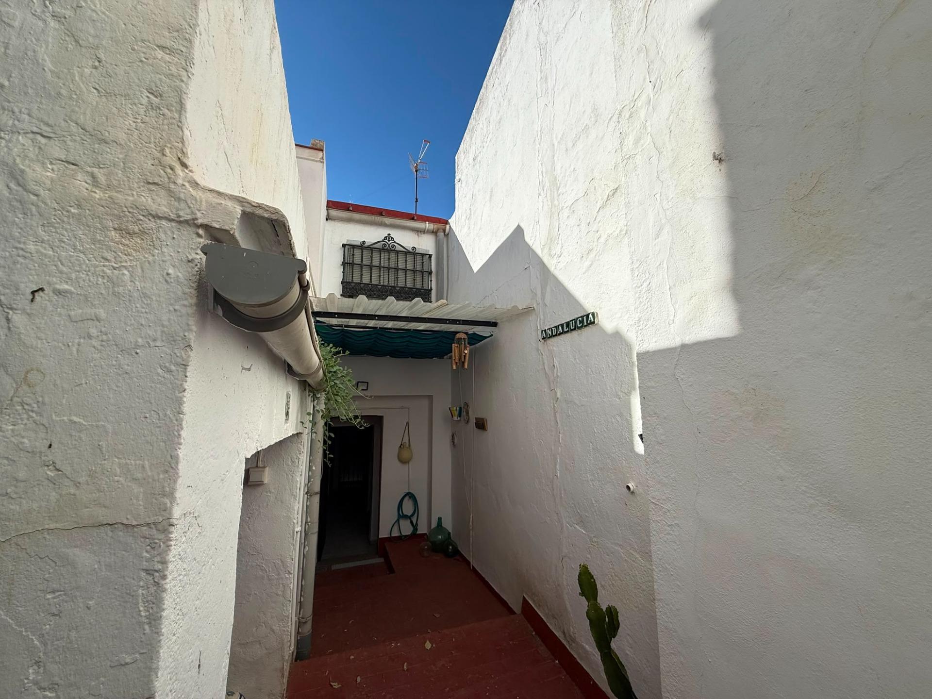 Casa en el Centro: Espacio y Comodidad en Dos Plantas - foto 10