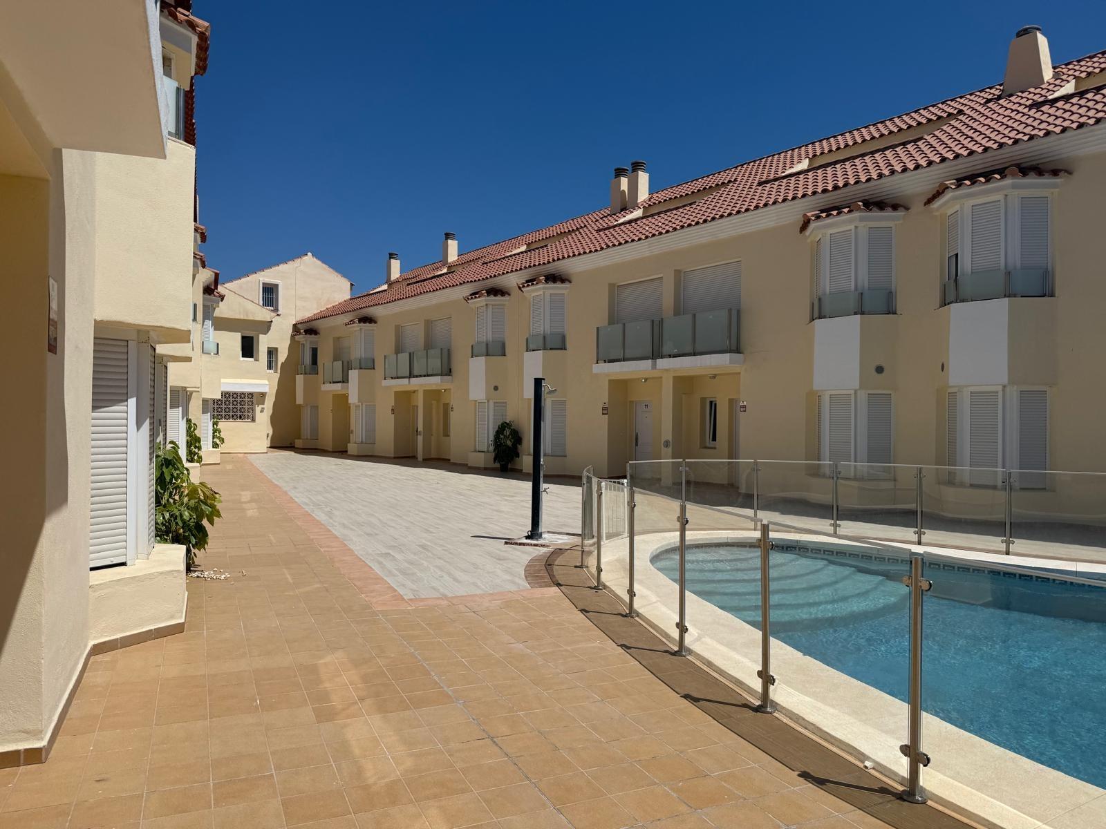 CHALET ADOSADO EN ZONA RECINTO FERIAL - FUENGIROLA - foto 2