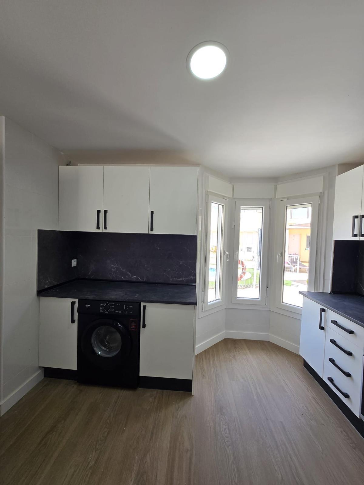 CHALET ADOSADO EN ZONA RECINTO FERIAL - FUENGIROLA - foto 11