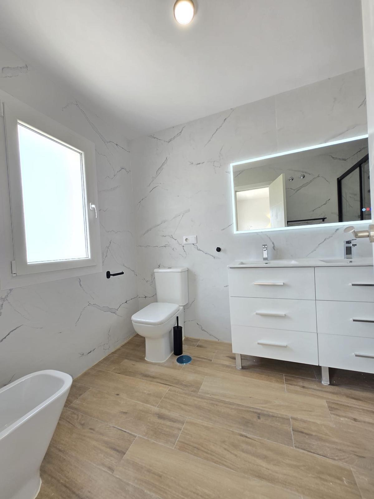 CHALET ADOSADO EN ZONA RECINTO FERIAL - FUENGIROLA - foto 19