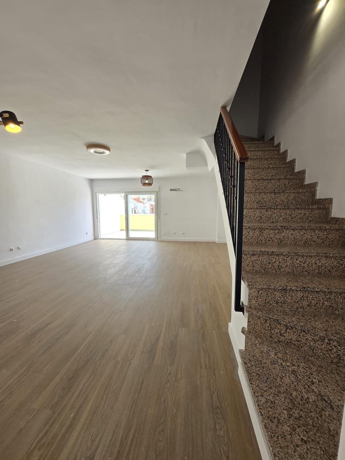 CHALET ADOSADO EN ZONA RECINTO FERIAL - FUENGIROLA - foto 5