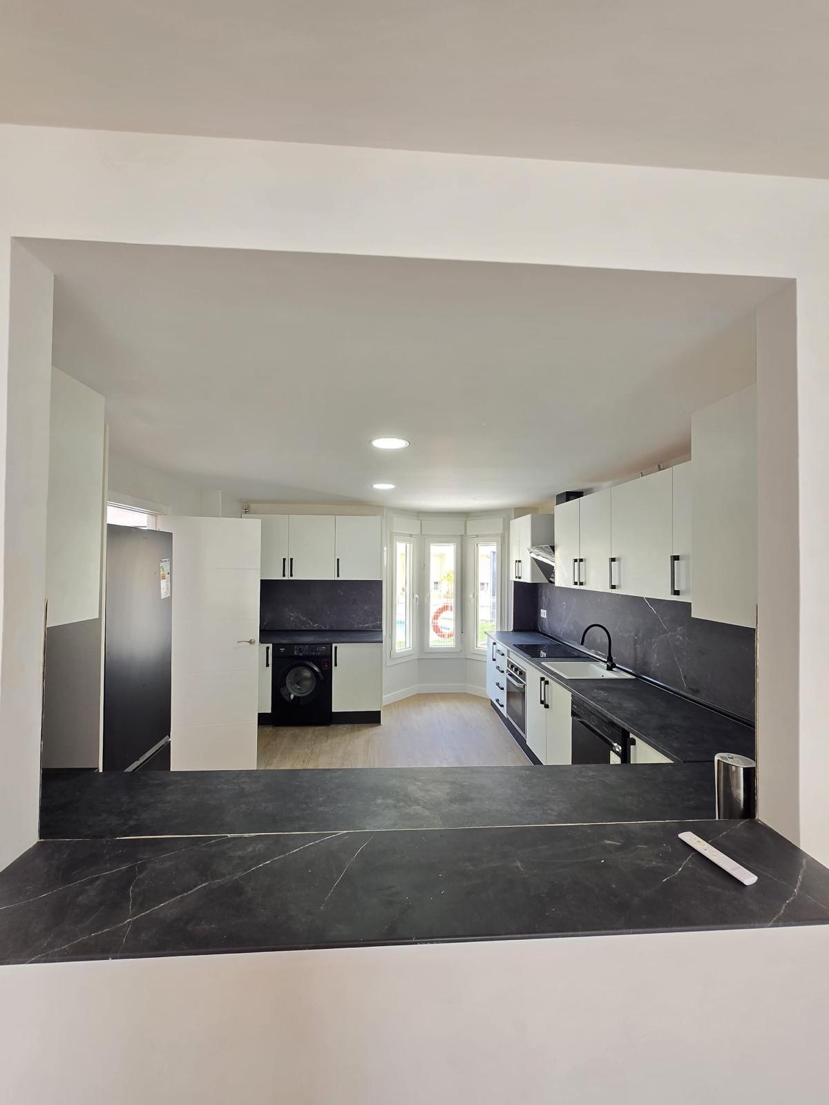 CHALET ADOSADO EN ZONA RECINTO FERIAL - FUENGIROLA - foto 10