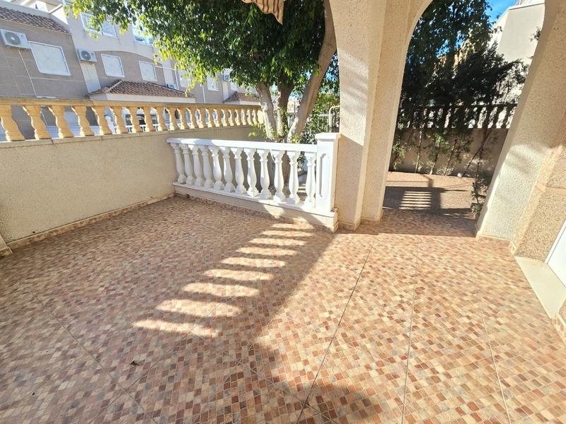 Chalet Adosado en Torrevieja de 3 dormitorios y 2 baños - foto 13