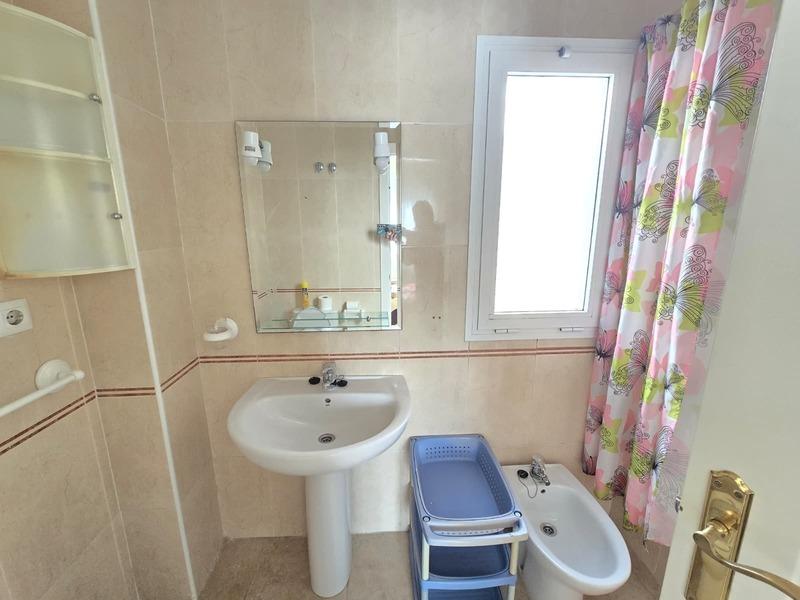 Chalet Adosado en Torrevieja de 3 dormitorios y 2 baños - foto 4