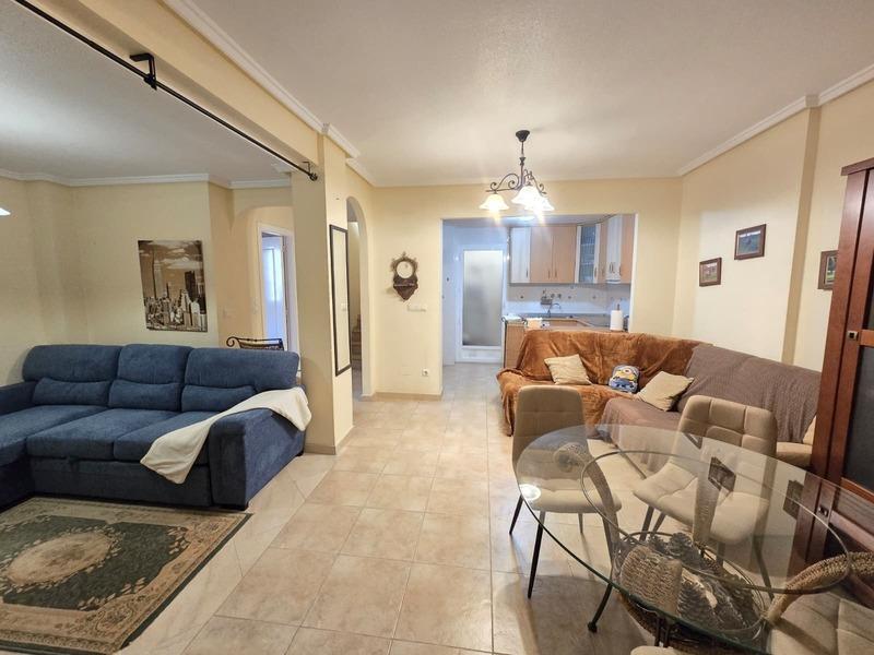 Chalet Adosado en Torrevieja de 3 dormitorios y 2 baños - foto 5