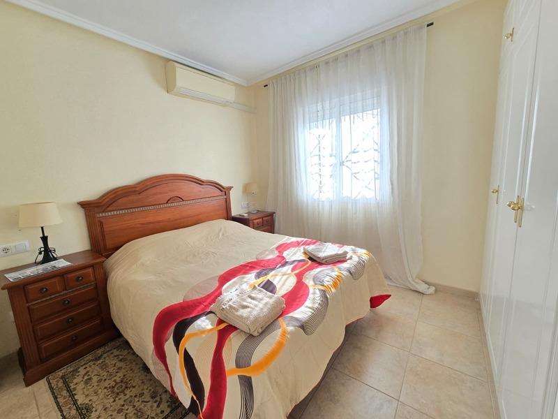Chalet Adosado en Torrevieja de 3 dormitorios y 2 baños - foto 10