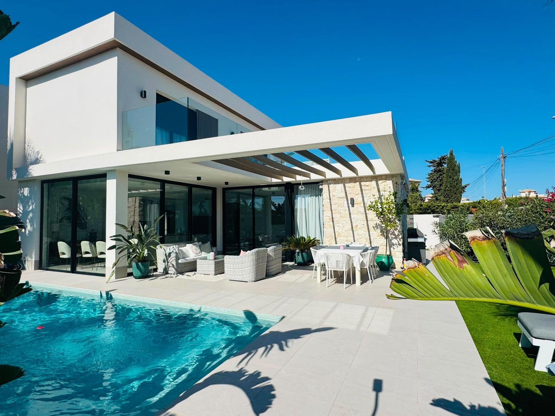 VILLA INDEPENDIENTE CON PISCINA PRIVADA EN LOMAS DE CABO ROI - foto 2