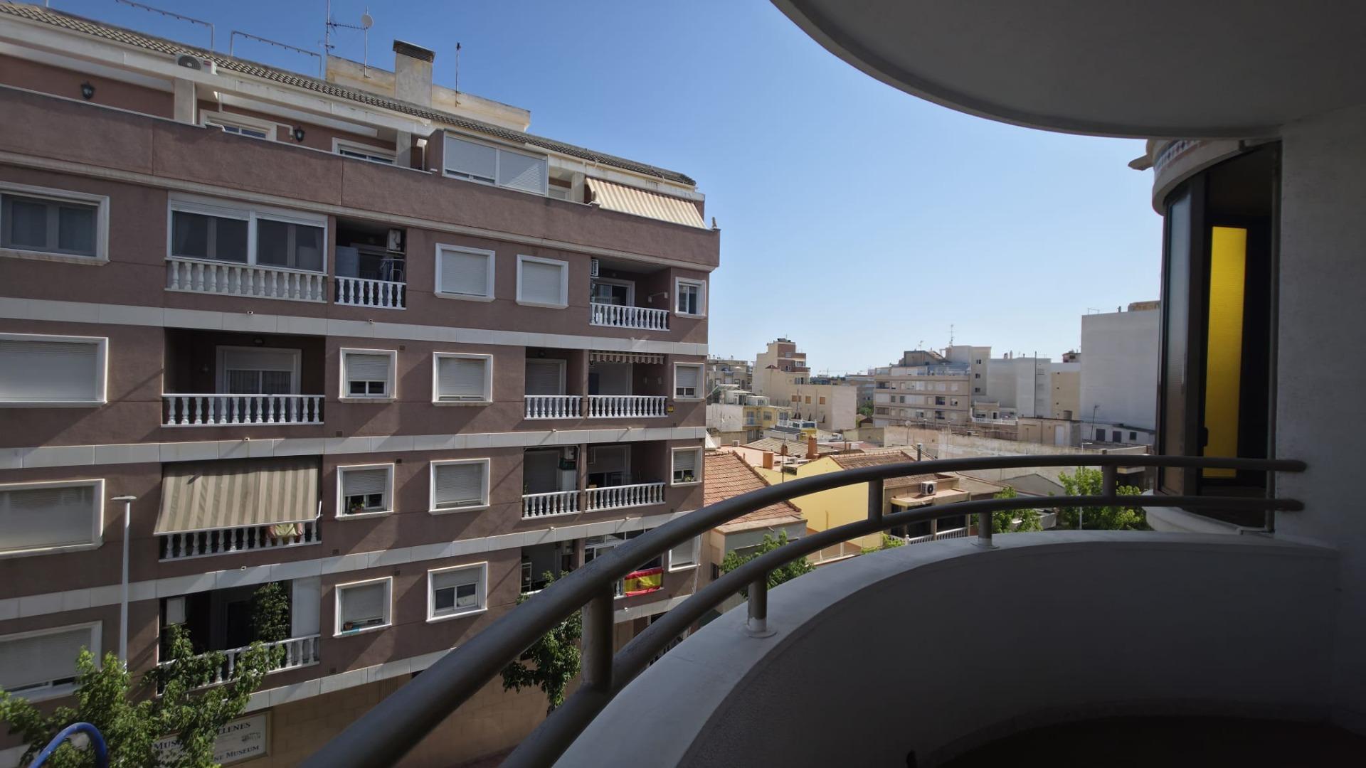 Amplio Apartamento de 3 habitaciones en Torrevieja, Acequion