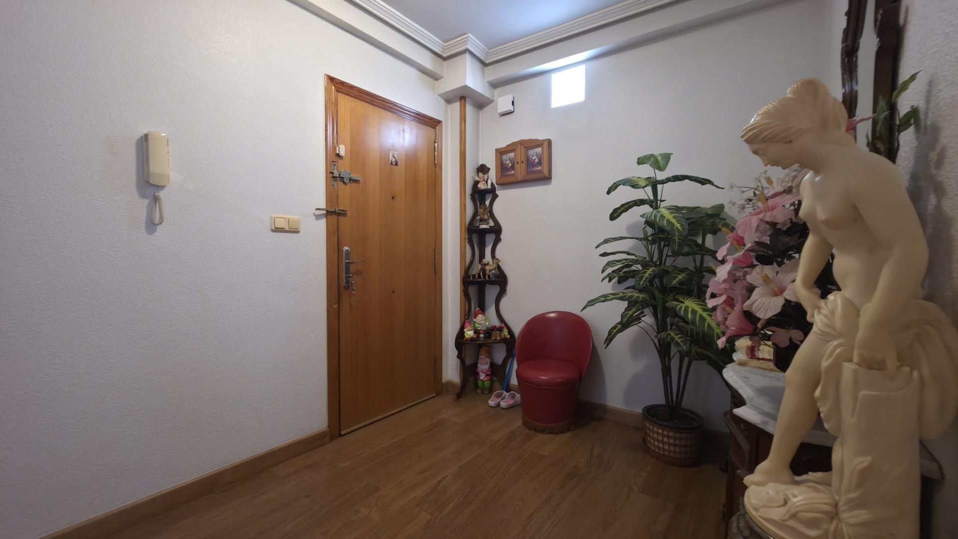 Amplio Apartamento de 3 habitaciones en Torrevieja, Acequion - foto 2