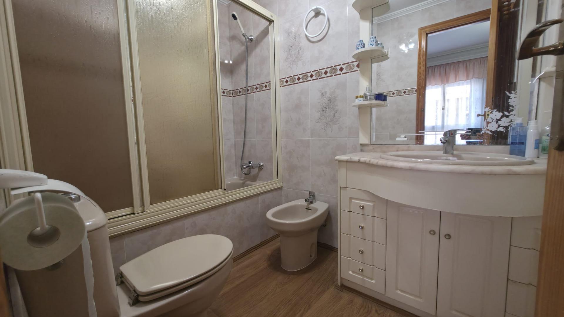 Amplio Apartamento de 3 habitaciones en Torrevieja, Acequion - foto 14