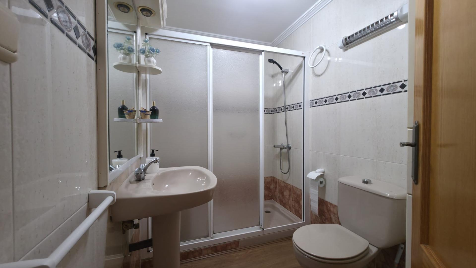 Amplio Apartamento de 3 habitaciones en Torrevieja, Acequion - foto 15