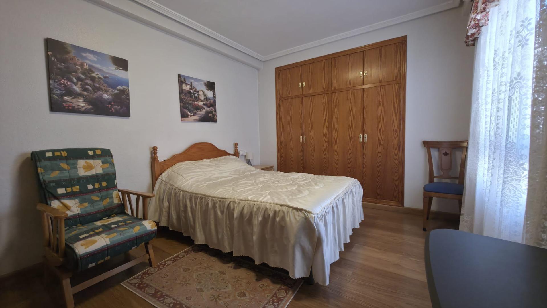 Amplio Apartamento de 3 habitaciones en Torrevieja, Acequion - foto 3