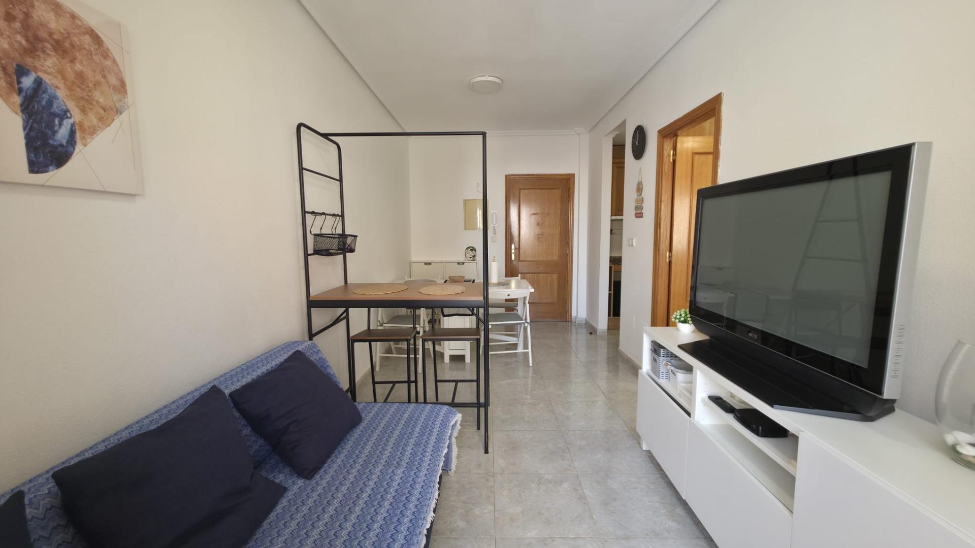 Apartamento en Torrevieja playa de Los Locos en Perfecto Est - foto 2