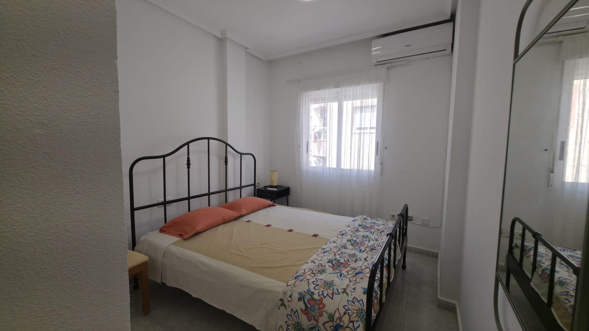 Apartamento en Torrevieja playa de Los Locos en Perfecto Est - foto 11