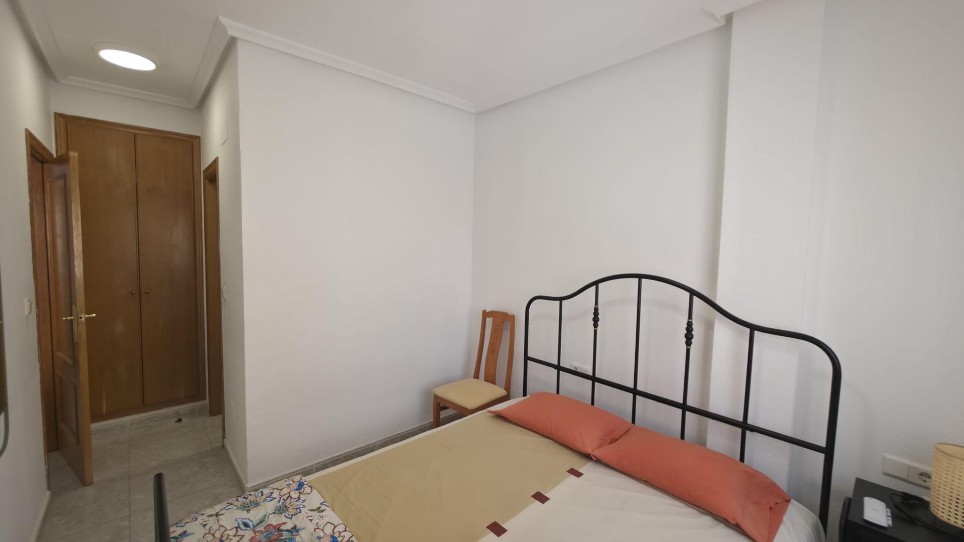 Apartamento en Torrevieja playa de Los Locos en Perfecto Est - foto 12