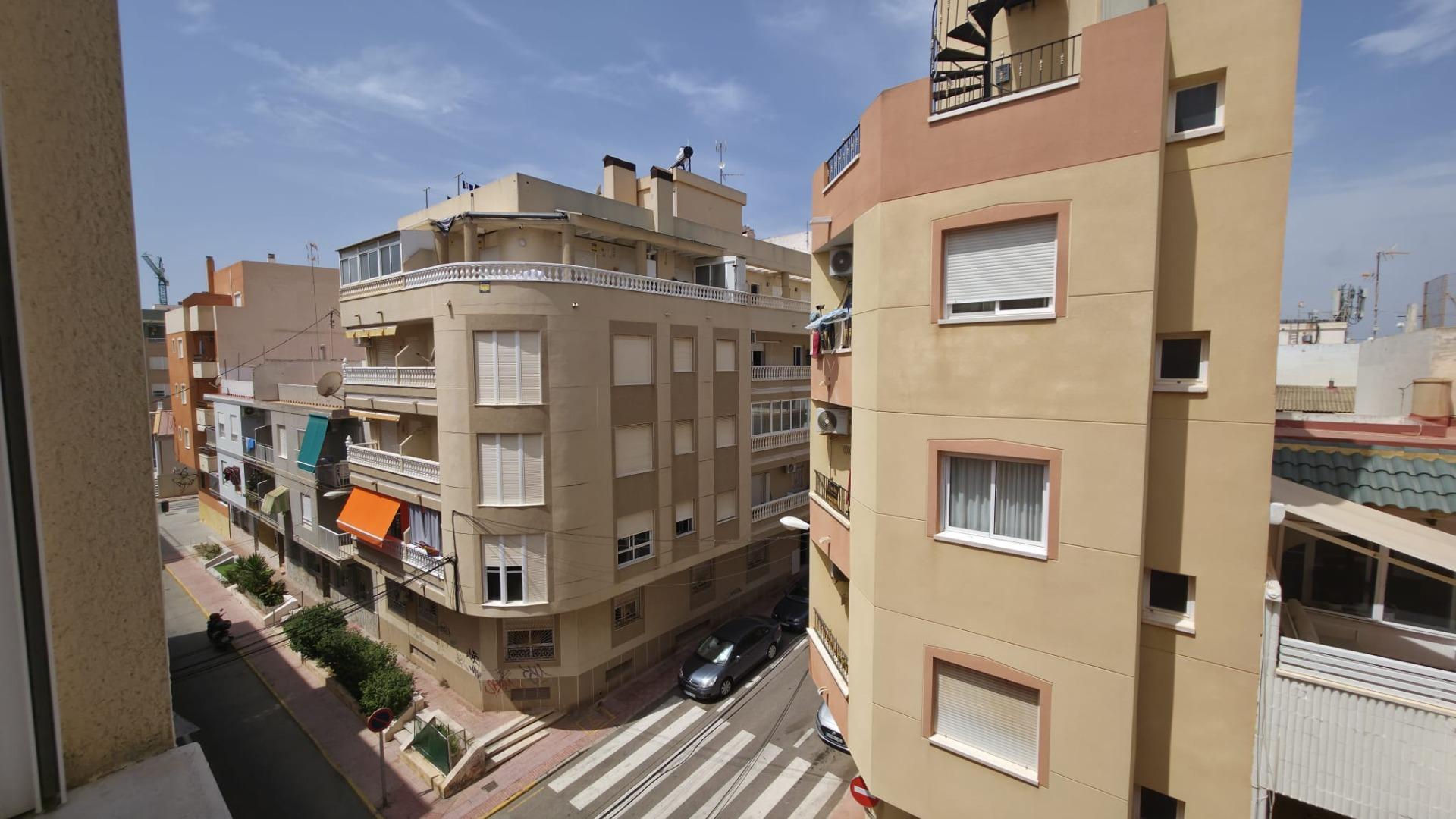 Apartamento en Torrevieja playa de Los Locos en Perfecto Est - foto 13