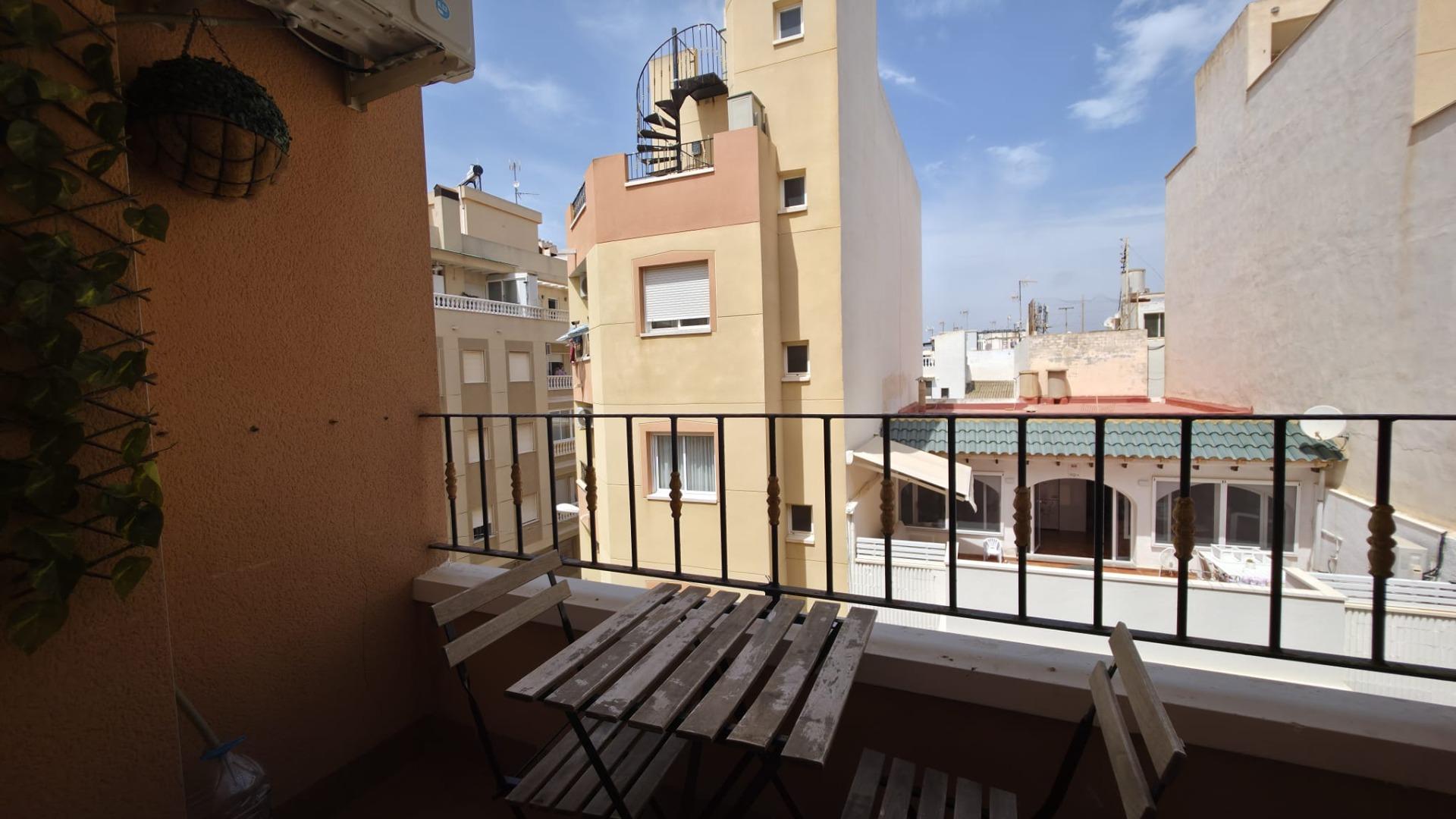 Apartamento en Torrevieja playa de Los Locos en Perfecto Est - foto 14
