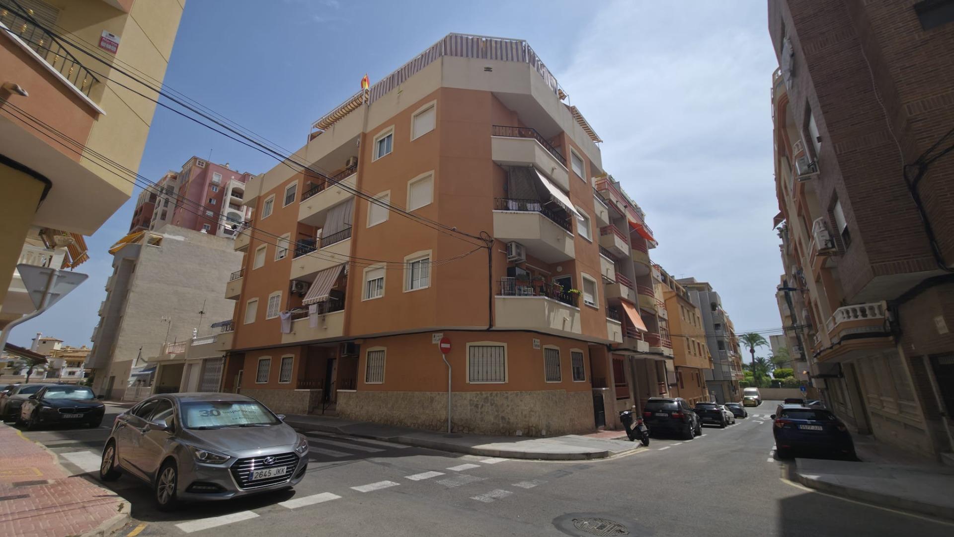 Apartamento en Torrevieja playa de Los Locos en Perfecto Est - foto 3