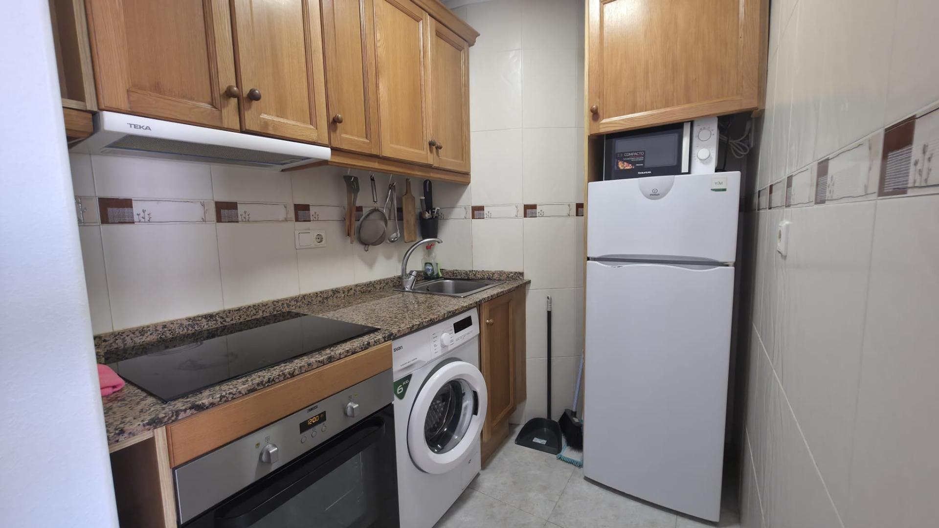 Apartamento en Torrevieja playa de Los Locos en Perfecto Est - foto 7