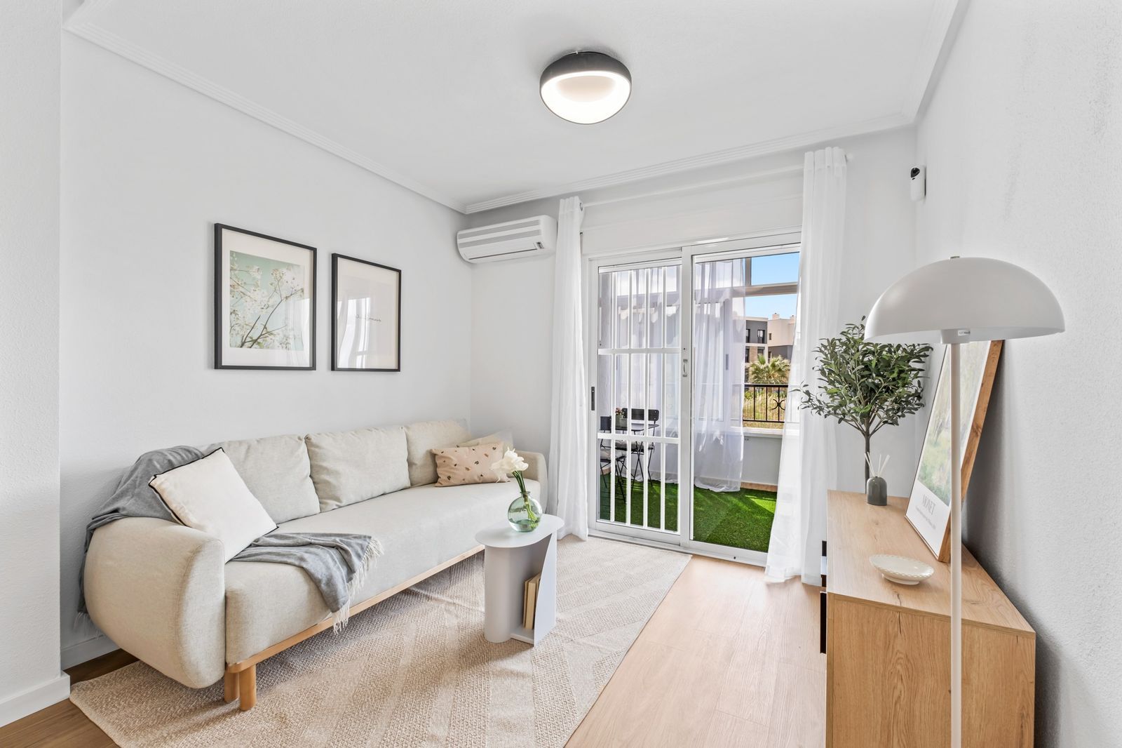 Apartamento de 2 dormitorios en Playa Flamenca - foto 2