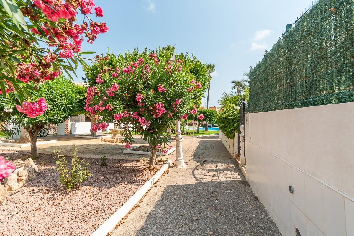 LUMINOSO ATICO DUPLEX CON SOLARIUM Y PARKING PRIVADO EN TORR - foto 12
